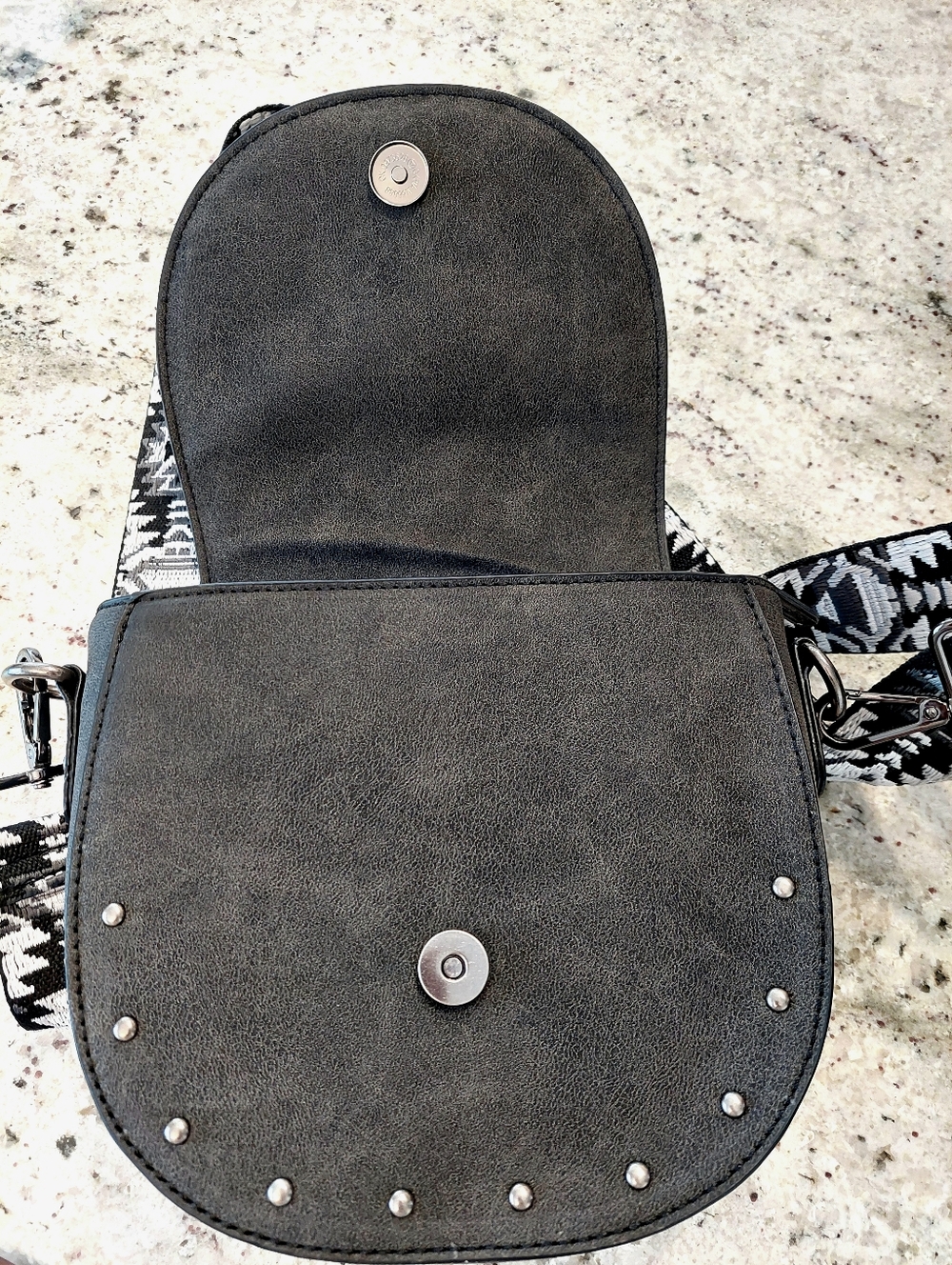Wrangler Western Embossed Saddle Crossbody Bag - Picture 11 of 13